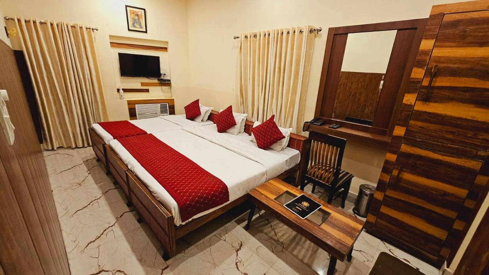 *** Hotel Bhagyashree Guest House 2 Km To Vishwanath Temple, Ganga Ghat Parking Available Varanasi Indien